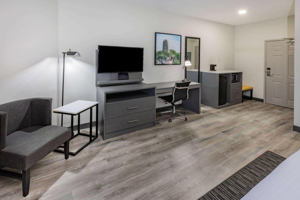 La Quinta Inn & Suites By Wyndham Ardmore Esterno foto