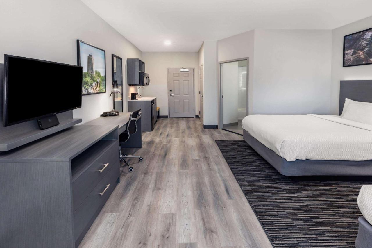 La Quinta Inn & Suites By Wyndham Ardmore Esterno foto