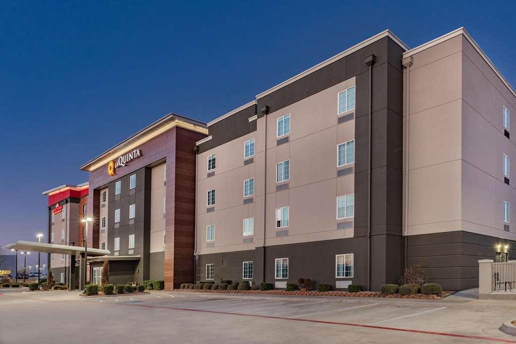 La Quinta Inn & Suites By Wyndham Ardmore Esterno foto